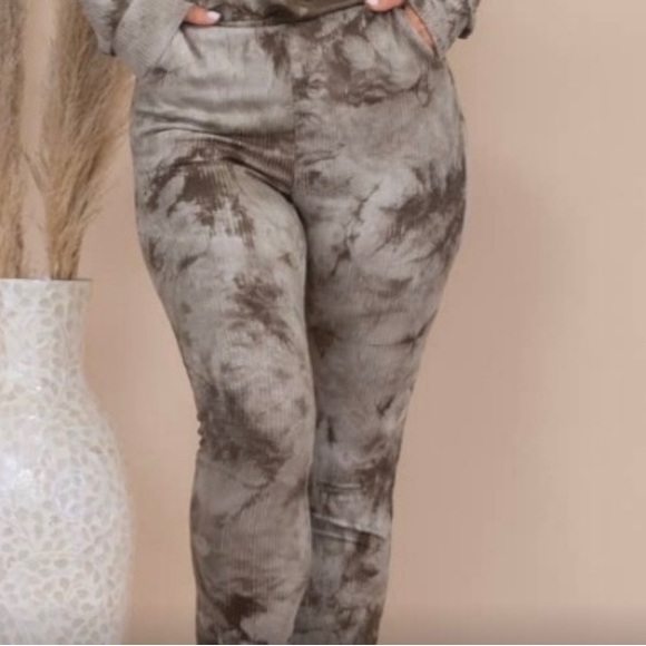 NEW Off the shoulder jumpsuit Sz Small - Picture 2 of 3